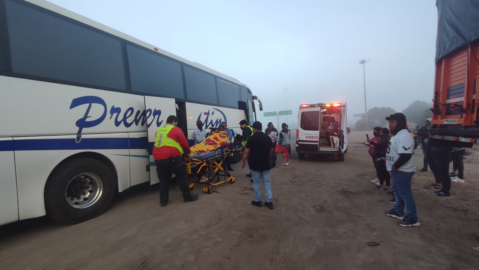Mujer brasileña da a luz arriba de un camión de pasajero en Los Mochis Mujer brasileña da a luz arriba de un camión de pasajero en Los Mochis